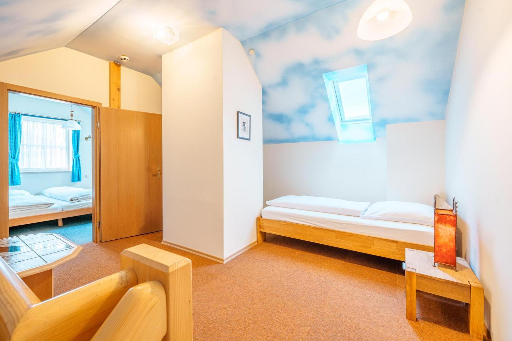 Koenig Ludwig Design Hotel Neu Zimmer Mit Sauna Oder Whirlpool Oder Mehr Altotting Room photo